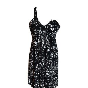 Ellen Tracy Women’s Sleeveless black and White Dress. Size 6